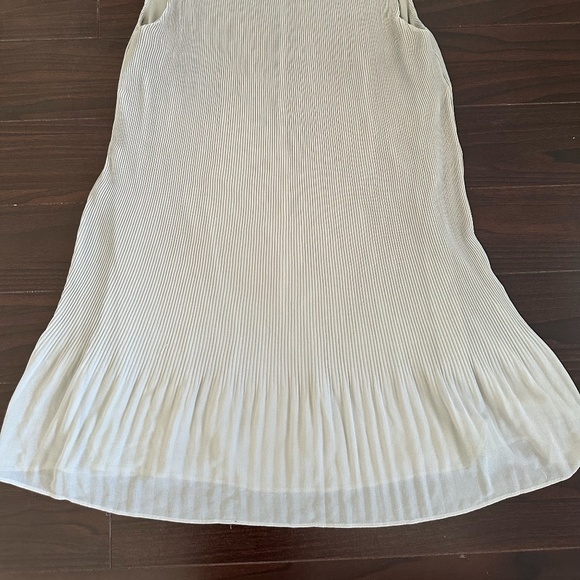 A Summer Dress - Picture 2 of 3